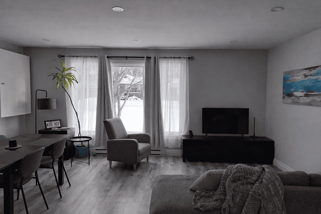 Like-new 3 bdrm 1 bath main floor unit in desirable North end