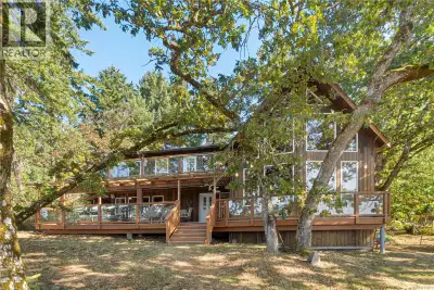 PRIME WALK-ON WATERFRONT WITH RARE FORESHORE LEASE on Protection Island - Southern exposure with inc...
