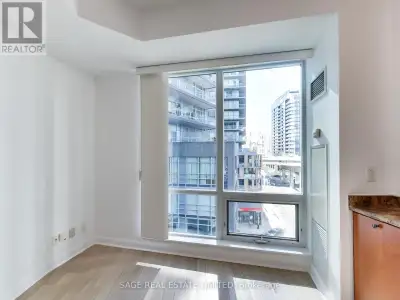 702 - 600 FLEET STREET Toronto (Niagara), Ontario
