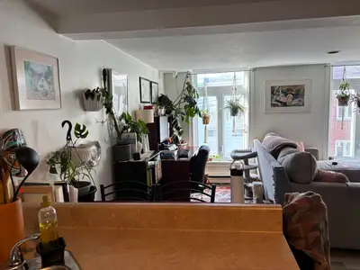 418-655-8281 À voir au 427 rue Kirouac appartement #2, superbe 3 1/2 situé au 2e étage d'un petit im...