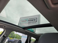 2023 Hyundai Santa Fe Hybrid Luxury AWD with 68,202 km! Clean history with no accidents See Carfax r... (image 8)