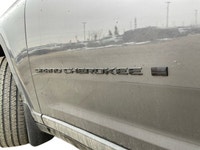 This Jeep Grand Cherokee has a strong EC7 2.0L HURRICANE 4 TURBO W/ESS engine powering this Automati... (image 9)