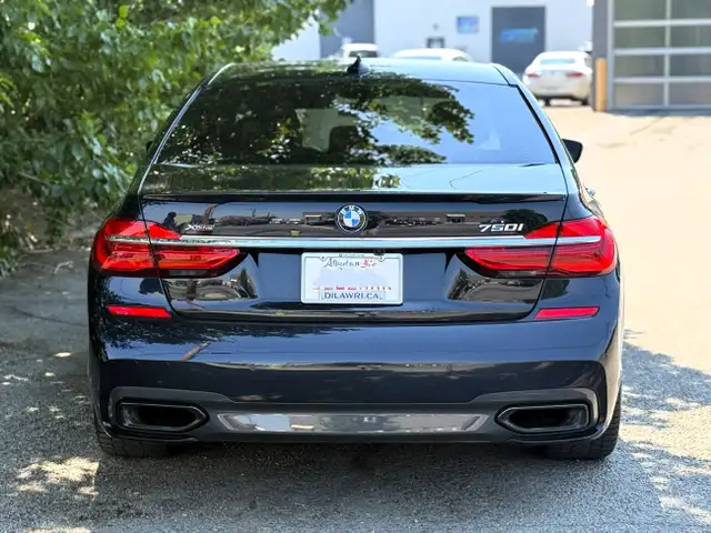 2019 BMW 7 Series 750i xDrive in Cars & Trucks in Calgary - Image 9