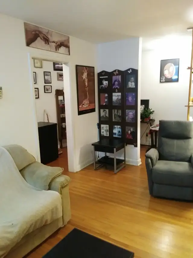 5 BEDROOM HOME - NICE SIZE ROOMS  - PRIVATE LARGE FENCE BACKYARD