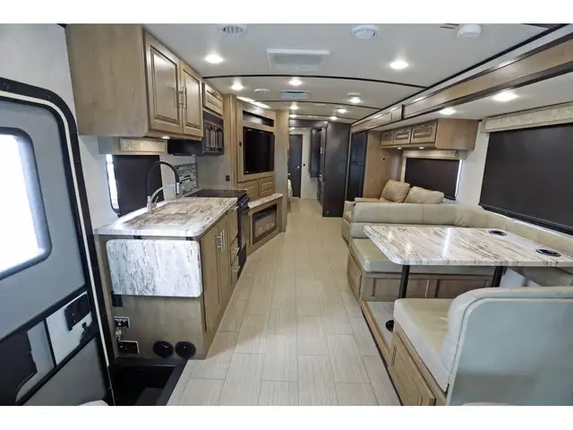 2020 Forest River FR3 34 DS Classe A VR / RV 2 Extension + Foyer in RVs & Motorhomes in Laval / North Shore - Image 5