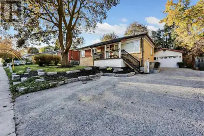 Opportunity knocks in the heart of Newmarket. This 1955 detached bungalow sits on a 59-foot-wide lot...