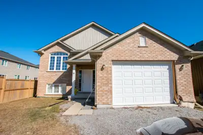 ROOM FOR RENT!! This stunning house offers 7 total bedrooms (2 rooms available), 3 full bathrooms, a...