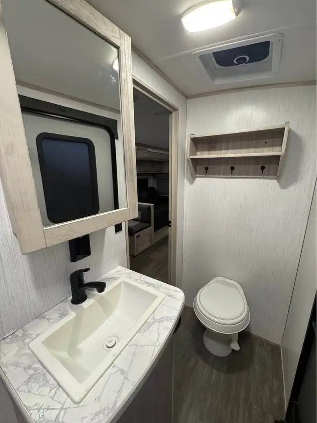 2023 CRUISER RV SHADOW CRUISER 325BHS 37FT in Cargo & Utility Trailers in Delta/Surrey/Langley - Image 15
