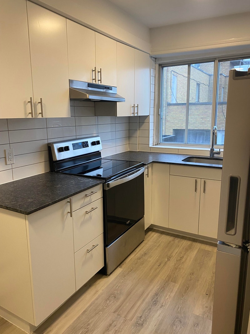 RENOVATD 2 BEDROOM METRO COTESTCATHERINE Locations longue durée