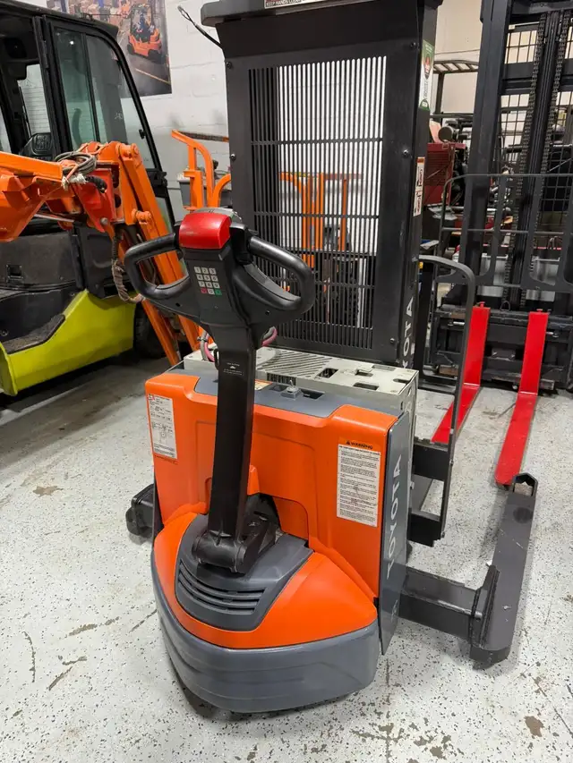 2018 Toyota Walk Behind Pallet Reach / Straddle Stacker on Sale in Heavy Equipment in Mississauga / Peel Region - Image 3
