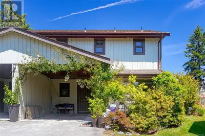 Welcome to Coastal Elegance at 107-3053 Pine Street, Chemainus. Nestled in the heart of the charming...