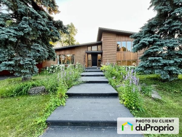 $1,398,000 - Bungalow for sale in Longueuil (Vieux-Longueuil) — photo 1