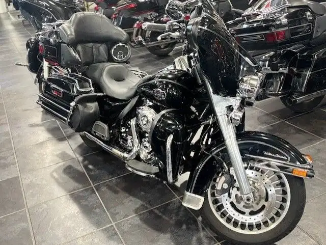 2009 Harley-Davidson Electra Glide Ultra Classic in Street, Cruisers & Choppers in Sudbury - Image 4