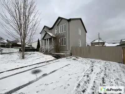 Superbe jumelé situé dans un secteur paisible et recherché de Donnacona près de tous les services. C...