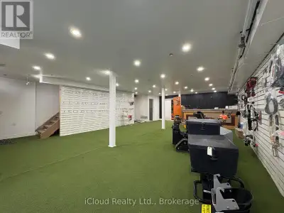 CENTRAL LOCATION IN GTA! Functional industrial unit with NEWLY RENOVATED SHOWROOM AND OFFICE AREA. *...