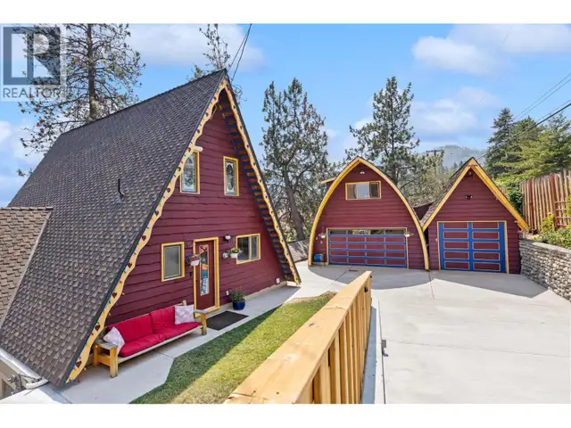 6431 Renfrew Road Peachland, British Columbia in Houses for Sale in Penticton - Image 2