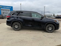 IIHS Top Safety Pick+. This Toyota Highlander boasts a Regular Unleaded V-6 3.5 L/211 engine powerin... (image 2)