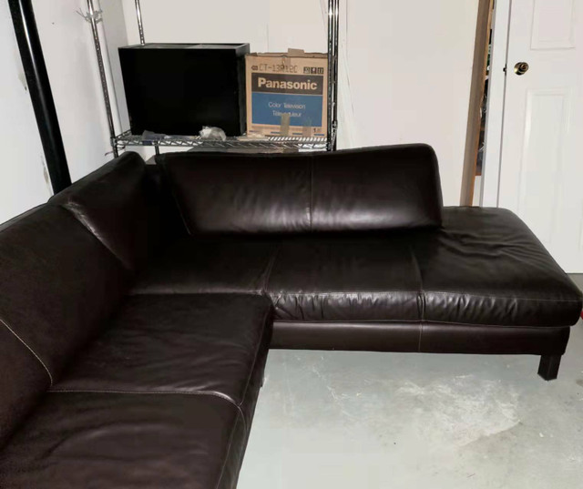 Made in Italy Brown 100% Cowhide Leather Sectional Sofa Like New in Couches & Futons in Belleville - Image 3