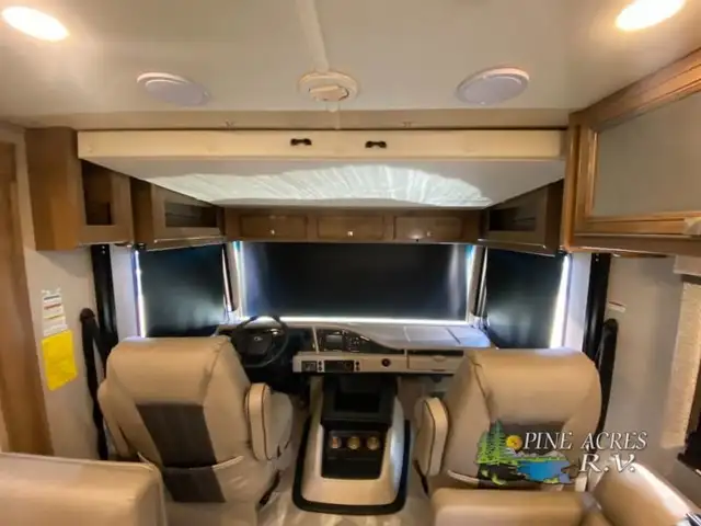 2021 Holiday Rambler Admiral 34J only 13 Milles in RVs & Motorhomes in Moncton - Image 13