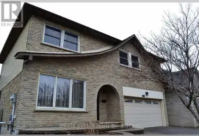 Welcome to this stunning and modern 4-bedroom, 3-bathroom, detached home offering a bright and spaci...