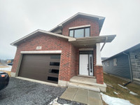 100 Potter Dr - 3 bedroom new build - Available now!