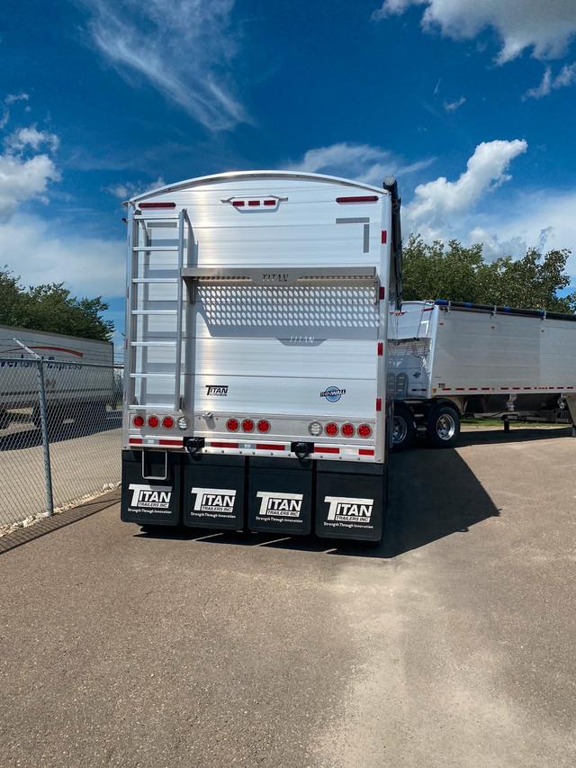 Titan Super B Hopper Trailers in Other in Saskatoon - Image 4