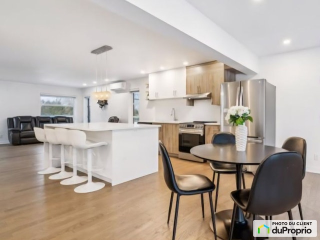 $840,000 - Bungalow for sale in St-Philippe — photo 1