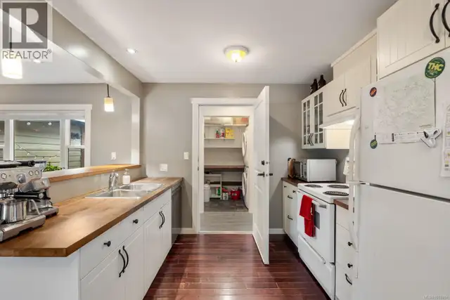 3328 Third St Cumberland, British Columbia in Houses for Sale in Comox / Courtenay / Cumberland - Image 21