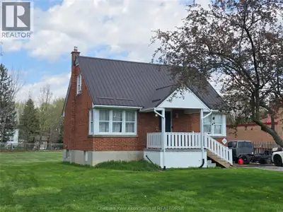 Charming 3 bedroom brick home in great location!! Sizeable yard and plenty of parking. Showing reque...
