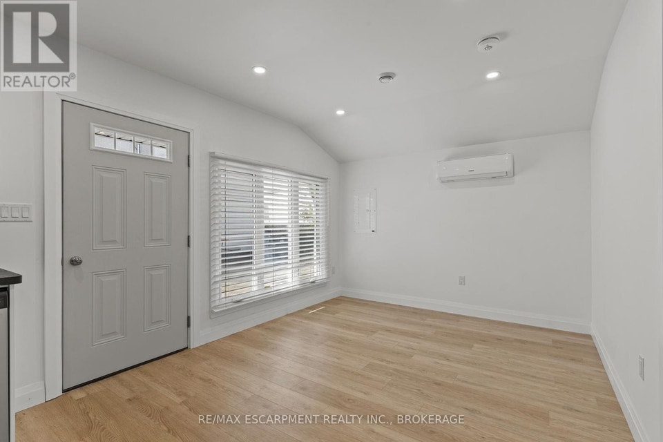UNIT 2 - 362 GATFIELD AVENUE Welland (Lincoln/Crowland), Ontario 3