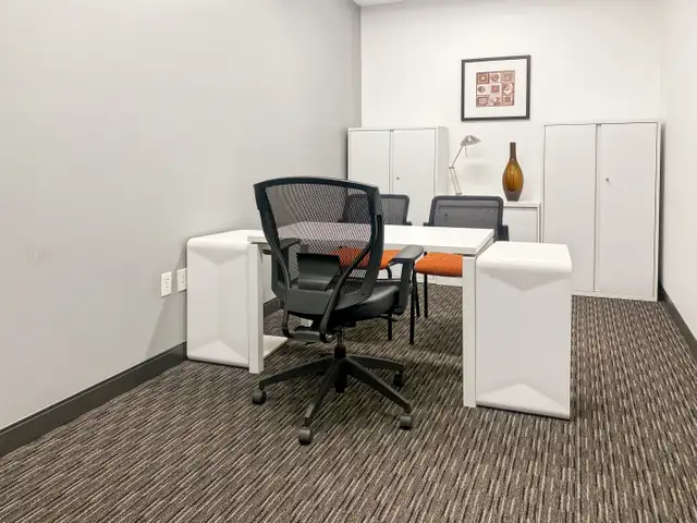 Office space for rent for 3 persons in Saint Foy Quebec in Commercial & Office Space for Rent in Québec City - Image 4