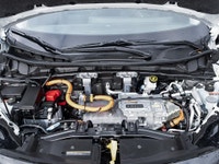 Everest White Pearl Tricoat|Package AB00 w/No Options|Charcoal, Leatherette Seating Surfaces Engine:... (image 5)