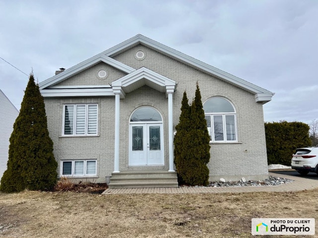 $530,000 - Bungalow for sale in Levis — photo 1