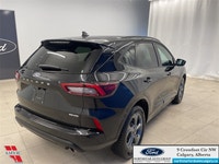 Aluminum Wheels, Synthetic Leather Seats, Apple CarPlay, Android Auto, Power Liftgate! Ask us how yo... (image 4)