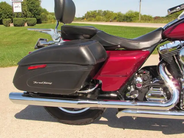 2004 Harley-Davidson FLHRSI Road King Custom in Sport Touring in Leamington - Image 13