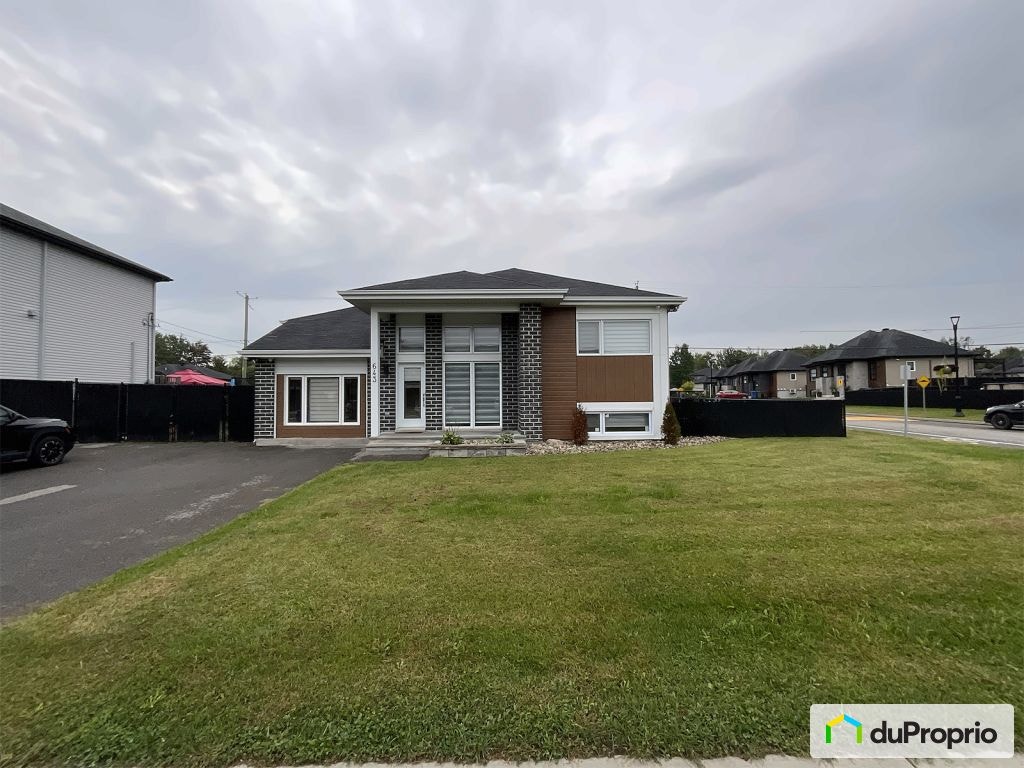 $770,000 - Bungalow for sale in St-Lin-Laurentides — photo 1