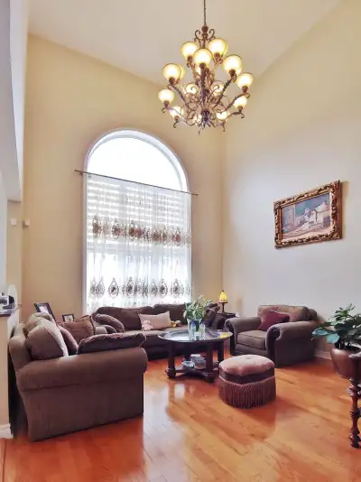 34 Gannet St, Ottawa, ON, K1K 4T8 **4 Bedroom + 2 / House / Private Yard/ Garage / For Rent / Ottawa...