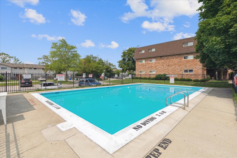 Colonial Court - 2 Bedroom available at 750, 760, 770, 780 Visco 4