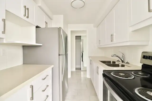 2 Bedroom 1.5 Bath in Long Term Rentals in City of Toronto - Image 4
