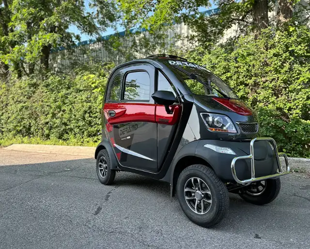 .Fully Enclosed 2025 ET4 Cruise Mobility Scooter Car in Health & Special Needs in Kingston - Image 7