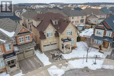 135 HOEY CRESCENT Oakville (OA Rural Oakville), Ontario