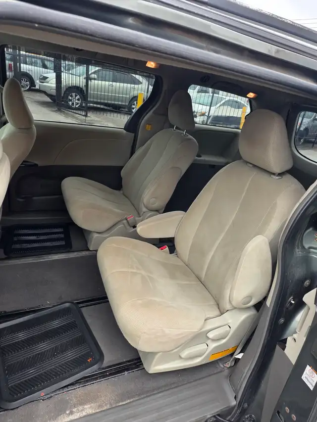 2011 Toyota Sienna Base in Cars & Trucks in City of Toronto - Image 7