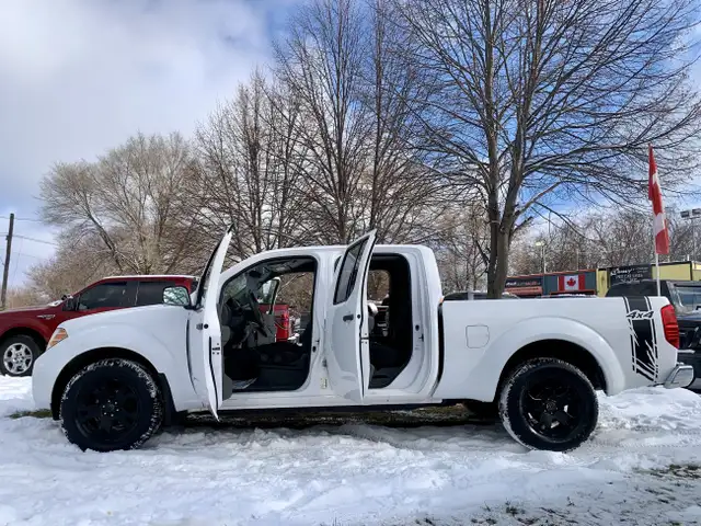 2012 NISSAN FRONTIER CREW 4X4 LOW KMS CERTIFIED in Cars & Trucks in Guelph - Image 6