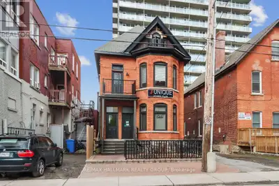 2 - 381 COOPER STREET E Ottawa, Ontario