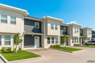 Pet-Friendly Three Bedroom 2.5 Bath with In-suite Laundry for Re