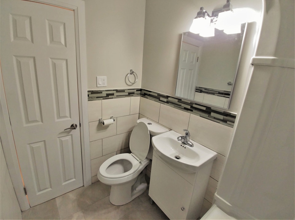 Bachelor Unit for Rent –1404 Rosenthal, Ottawa 5