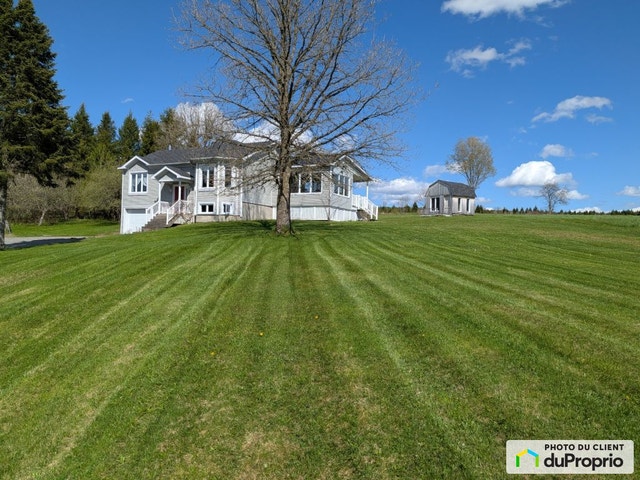 $739,000 - Acreage / Hobby Farm / Ranch for sale in Weedon — photo 2