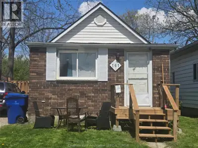 Cozy 3 bedroom bungalow with fenced in backyard. Showings requests require 48 hours advance to respe...