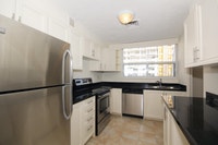Large 3 Bedroom Penthouse 2 level with 18 foot cieling in dinning/living room to schedule a viewing,... (image 8)