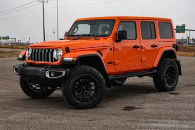 This Jeep Wrangler has a strong Regular Unleaded V-6 3.6 L/220 engine powering this Automatic transm...